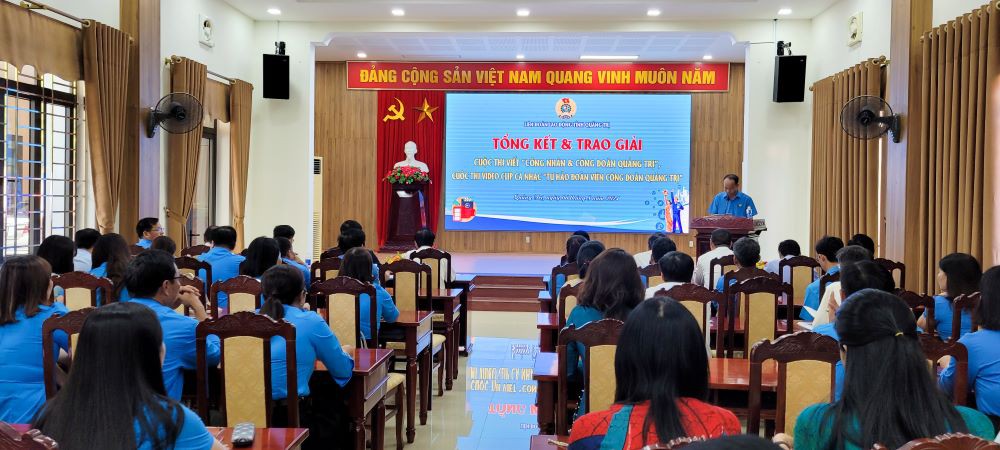 Buổi trao giải Cuộc thi viết “Công nhân & Công đoàn Quảng Trị” và Video clip ca nhạc “Tự hào đoàn viên Công đoàn Quảng Trị” năm 2024 - Ảnh: V.P.A